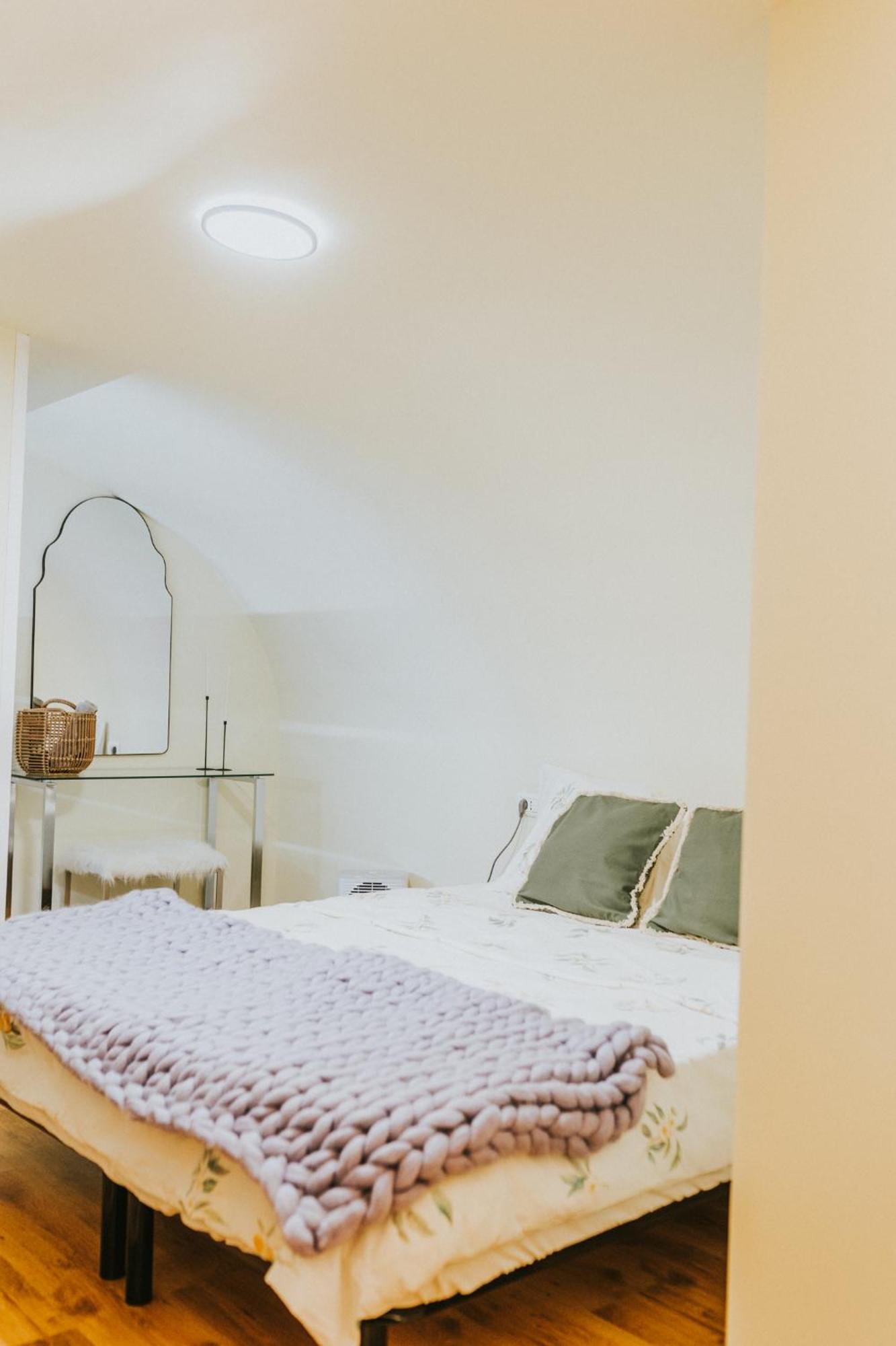 Locart -Cozy Downtown Apartment, Near Black Church With Free Wi-Fi Brasov Luaran gambar